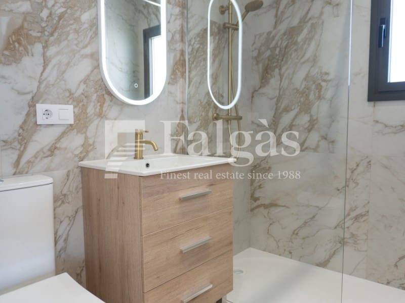 3 bedroom Flat for sale in Empuriabrava with pool - € 495,000 (Ref: 9462063)