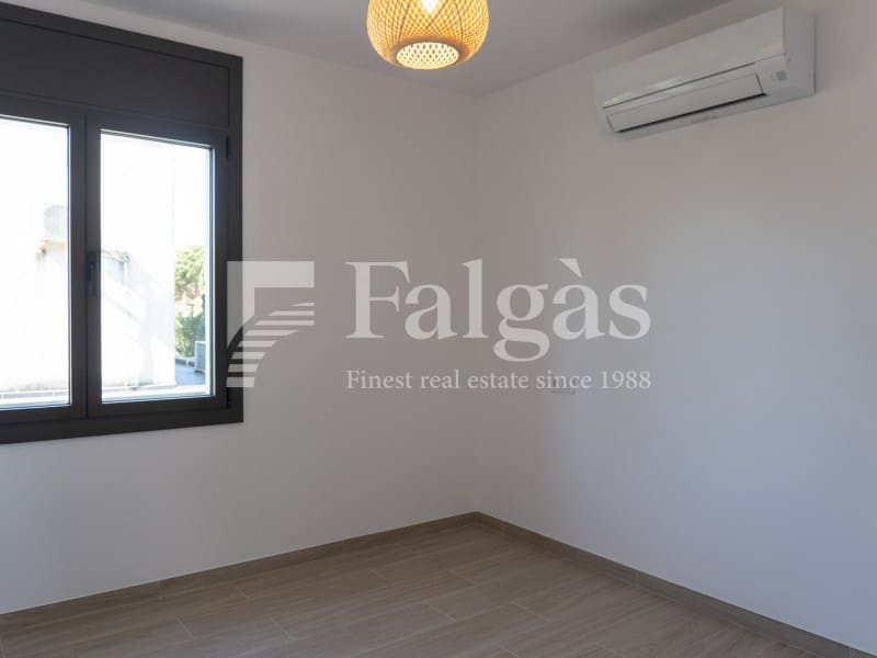 3 bedroom Flat for sale in Empuriabrava with pool - € 495,000 (Ref: 9462063)
