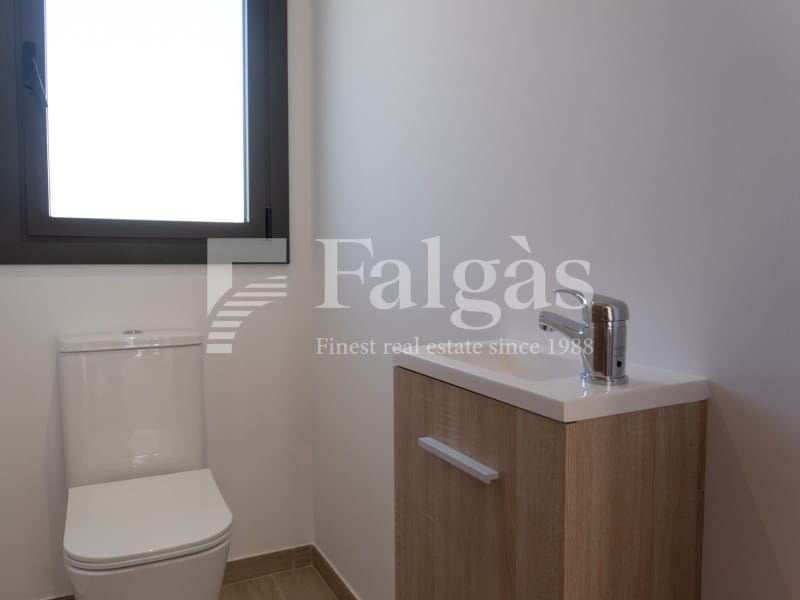 3 bedroom Flat for sale in Empuriabrava with pool - € 495,000 (Ref: 9462063)