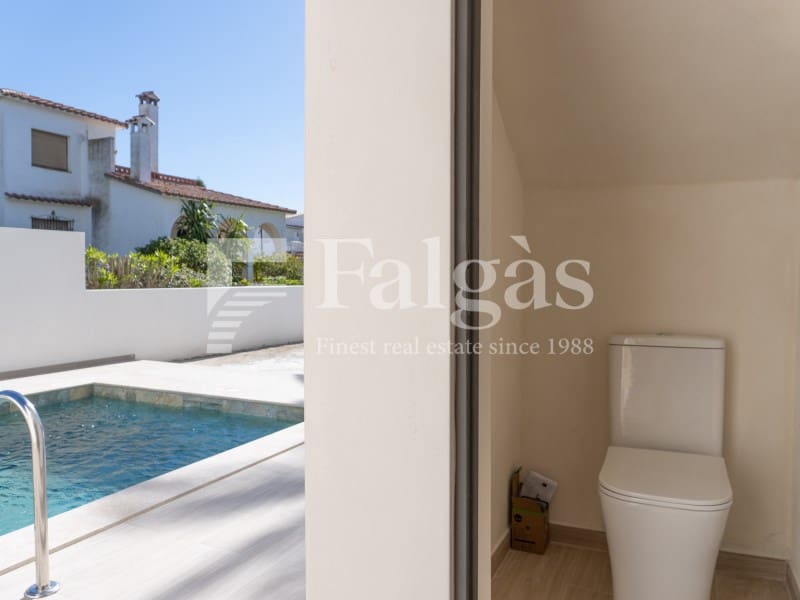 3 bedroom Flat for sale in Empuriabrava with pool - € 495,000 (Ref: 9462063)