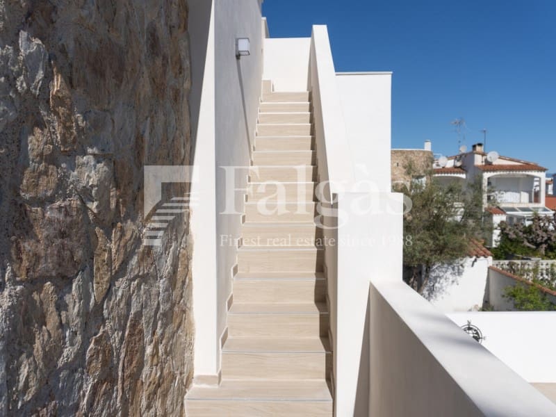 3 bedroom Flat for sale in Empuriabrava with pool - € 495,000 (Ref: 9462063)