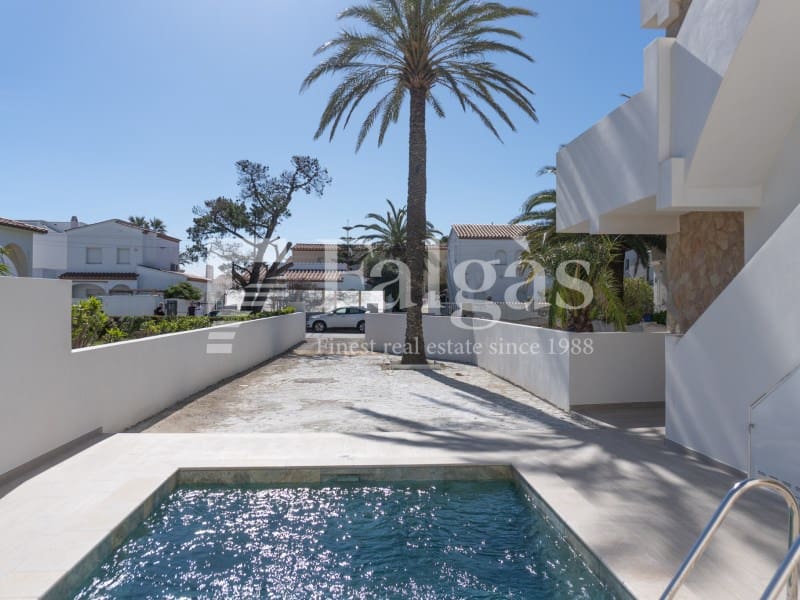 3 bedroom Flat for sale in Empuriabrava with pool - € 495,000 (Ref: 9462063)