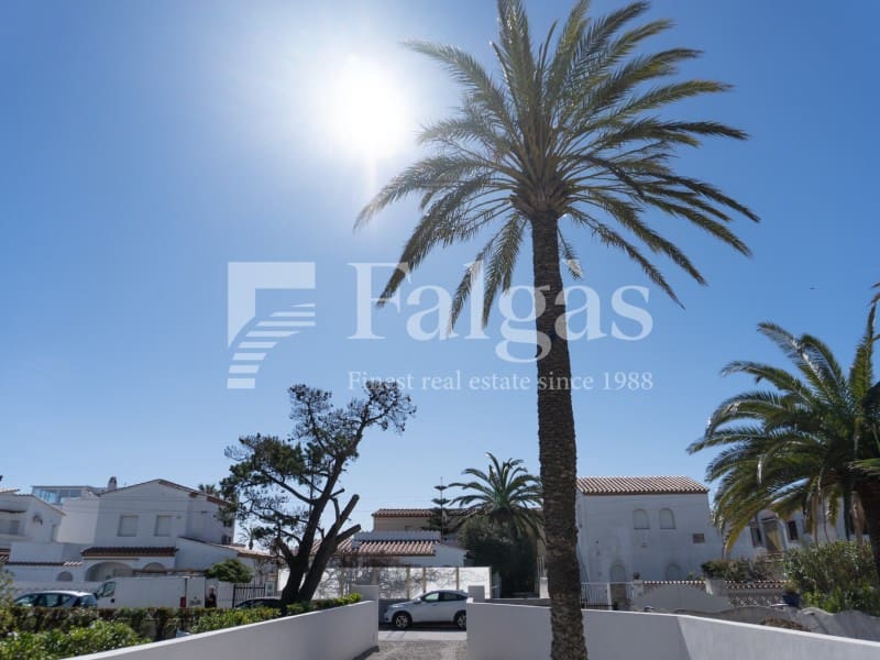 3 bedroom Flat for sale in Empuriabrava with pool - € 495,000 (Ref: 9462063)