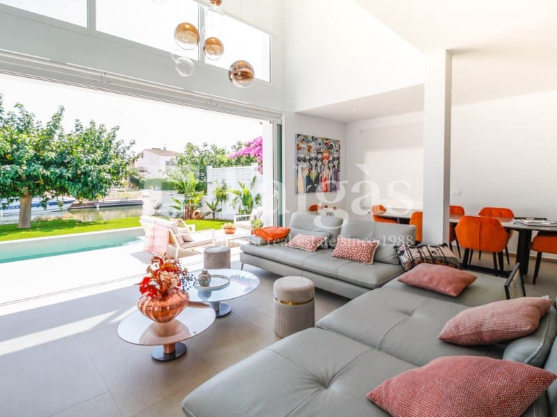 4 Zimmer Villa zu verkaufen in Empuriabrava mit Garage - 1.395.000 € (Ref: 9670322)