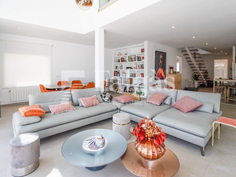 4 Zimmer Villa zu verkaufen in Empuriabrava mit Garage - 1.395.000 € (Ref: 9670322)