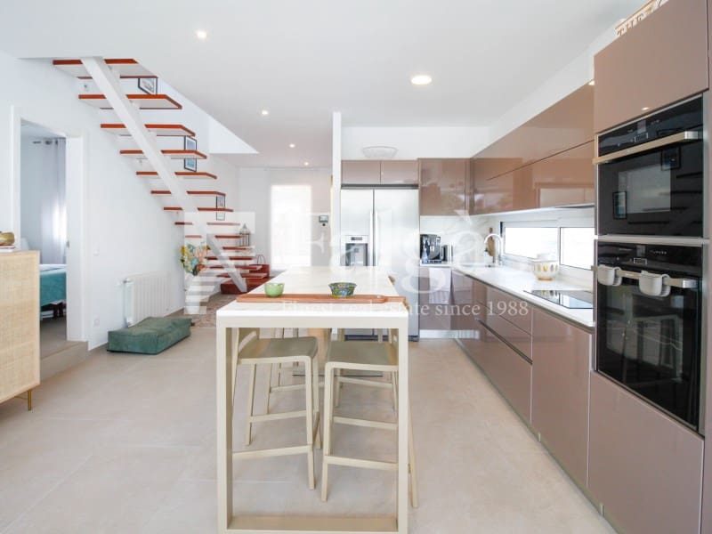 4 Zimmer Villa zu verkaufen in Empuriabrava mit Garage - 1.395.000 € (Ref: 9670322)