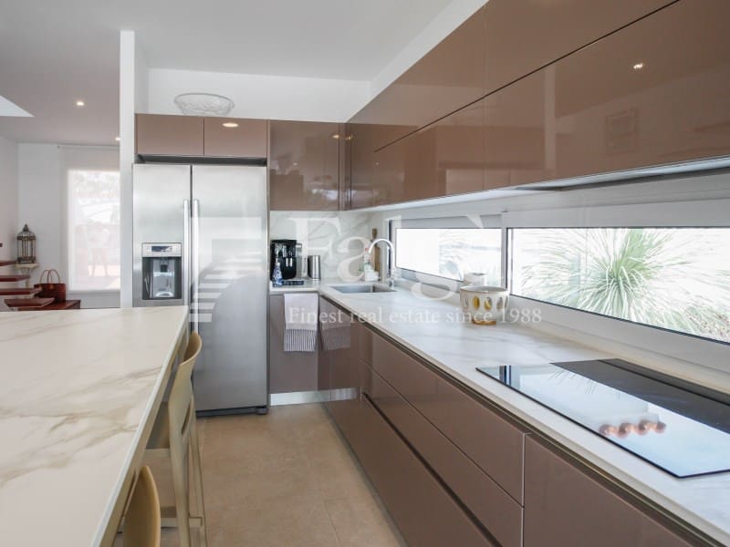 4 Zimmer Villa zu verkaufen in Empuriabrava mit Garage - 1.395.000 € (Ref: 9670322)