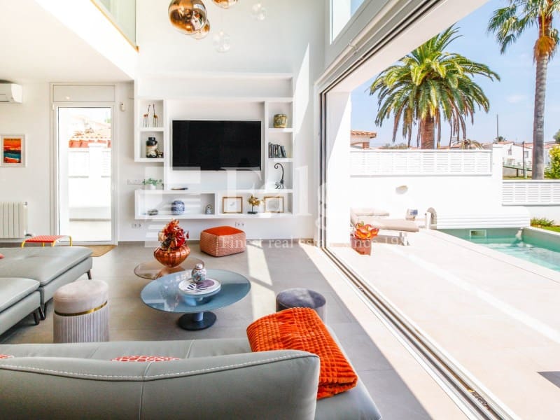 4 Zimmer Villa zu verkaufen in Empuriabrava mit Garage - 1.395.000 € (Ref: 9670322)