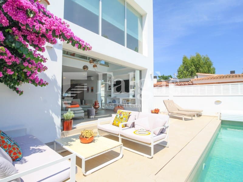 4 Zimmer Villa zu verkaufen in Empuriabrava mit Garage - 1.395.000 € (Ref: 9670322)