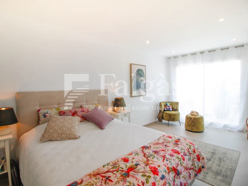 4 Zimmer Villa zu verkaufen in Empuriabrava mit Garage - 1.395.000 € (Ref: 9670322)