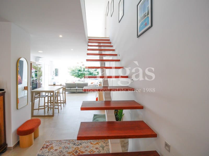 4 Zimmer Villa zu verkaufen in Empuriabrava mit Garage - 1.395.000 € (Ref: 9670322)