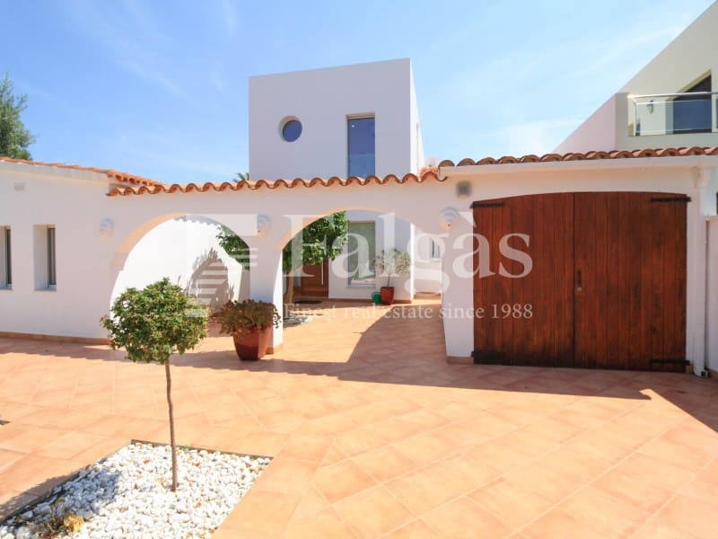 4 Zimmer Villa zu verkaufen in Empuriabrava mit Garage - 1.395.000 € (Ref: 9670322)