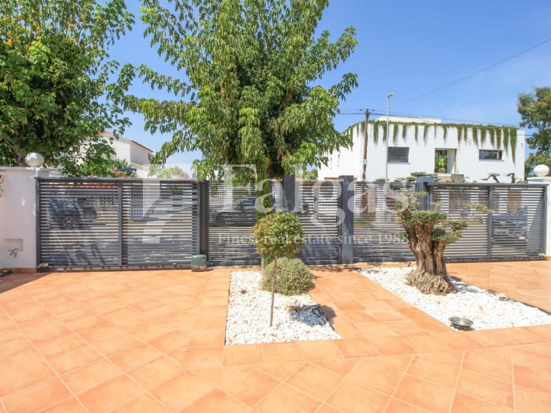 4 Zimmer Villa zu verkaufen in Empuriabrava mit Garage - 1.395.000 € (Ref: 9670322)