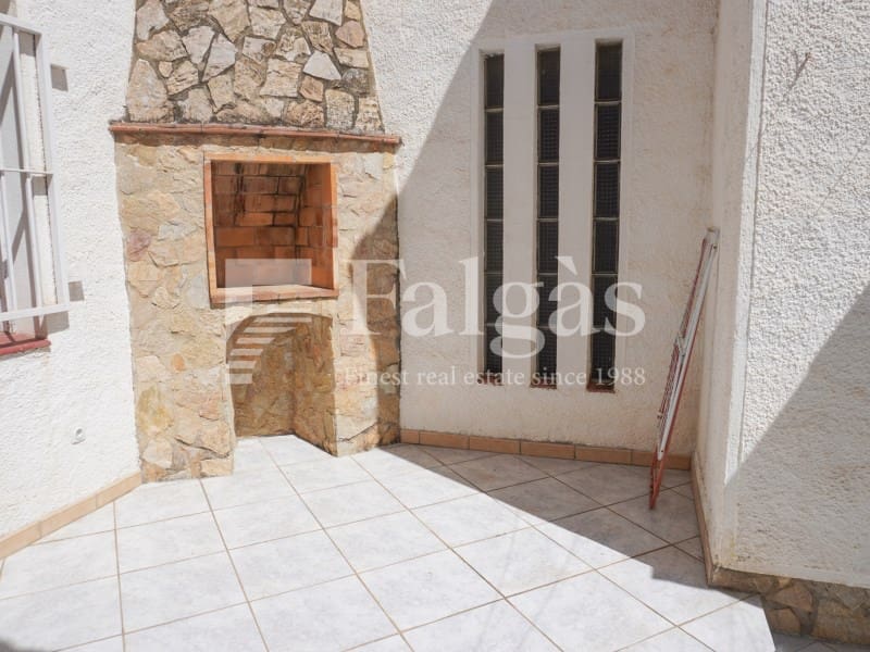 4 sypialnia Willa na sprzedaż w Empuriabrava z garażem - 495 000 € (Ref: 9780416)