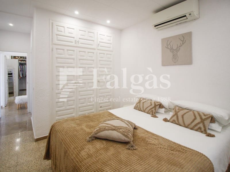 Chalet de 3 habitaciones en Empuriabrava en venta con piscina garaje - 1.390.000 € (Ref: 9809802)