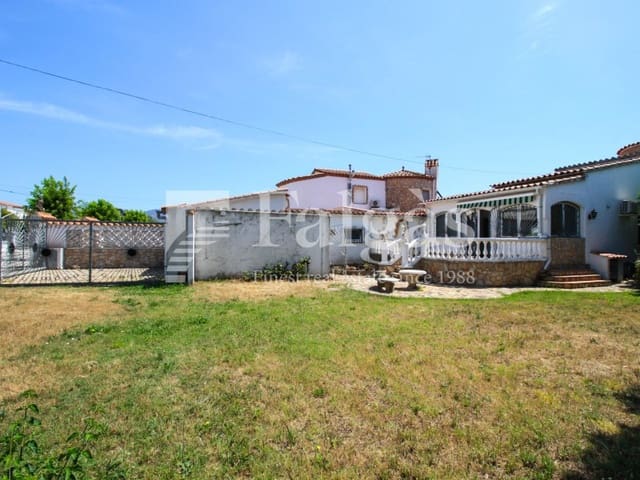 3 sovrum Villa till salu i Empuriabrava, Castelló d'Empúries med pool garage - 1 390 000 € (Ref: 9809802)