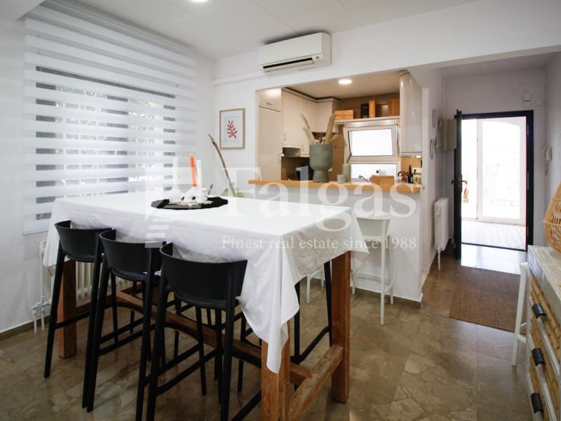 Chalet de 3 habitaciones en Empuriabrava en venta con piscina garaje - 1.390.000 € (Ref: 9809802)