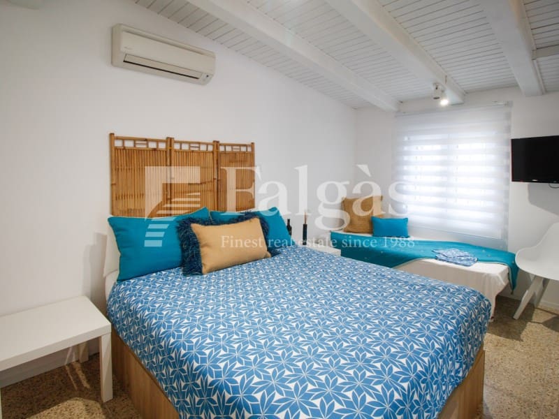 Chalet de 3 habitaciones en Empuriabrava en venta con piscina garaje - 1.390.000 € (Ref: 9809802)