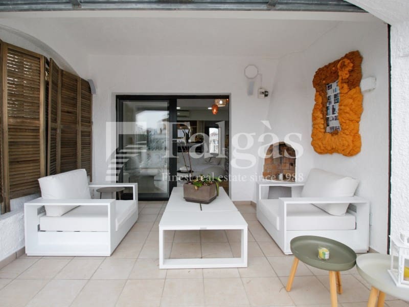 Chalet de 3 habitaciones en Empuriabrava en venta con piscina garaje - 1.390.000 € (Ref: 9809802)