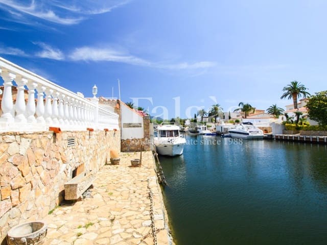 3 sovrum Villa till salu i Empuriabrava, Castelló d'Empúries med pool garage - 1 390 000 € (Ref: 9809802)