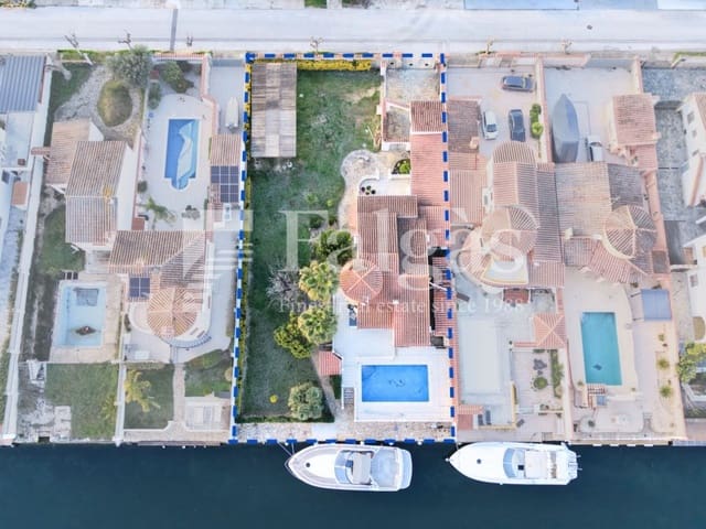 3 sovrum Villa till salu i Empuriabrava, Castelló d'Empúries med pool garage - 1 390 000 € (Ref: 9809802)