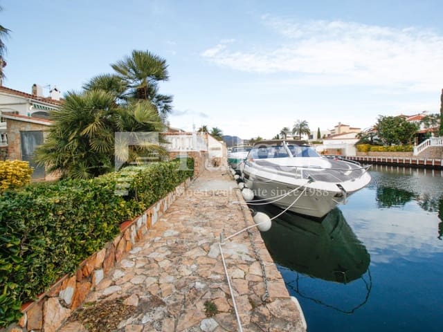 3 sovrum Villa till salu i Empuriabrava, Castelló d'Empúries med pool garage - 1 390 000 € (Ref: 9809802)