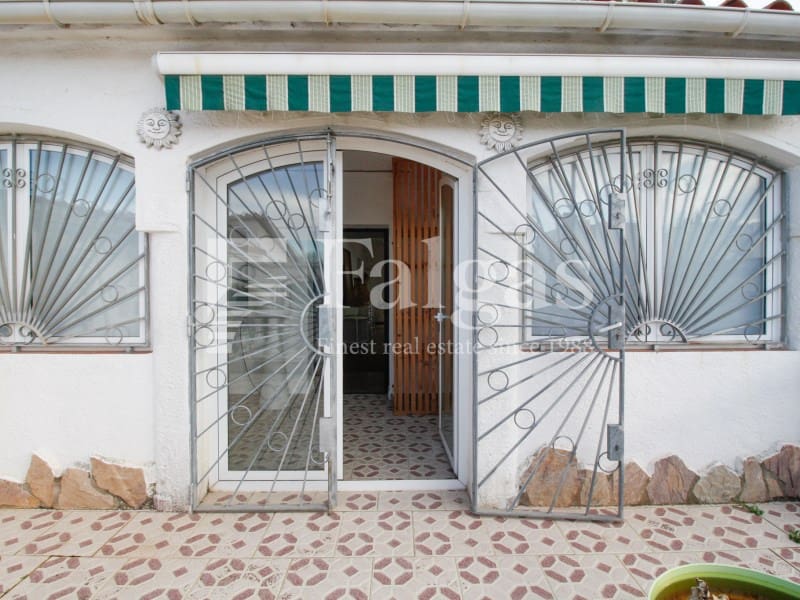 Chalet de 3 habitaciones en Empuriabrava en venta con piscina garaje - 1.390.000 € (Ref: 9809802)