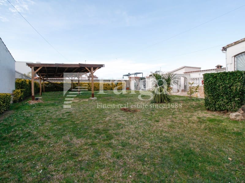 Chalet de 3 habitaciones en Empuriabrava en venta con piscina garaje - 1.390.000 € (Ref: 9809802)
