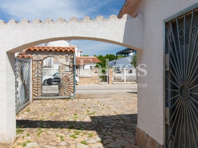 Chalet de 3 habitaciones en Empuriabrava en venta con piscina garaje - 1.390.000 € (Ref: 9809802)