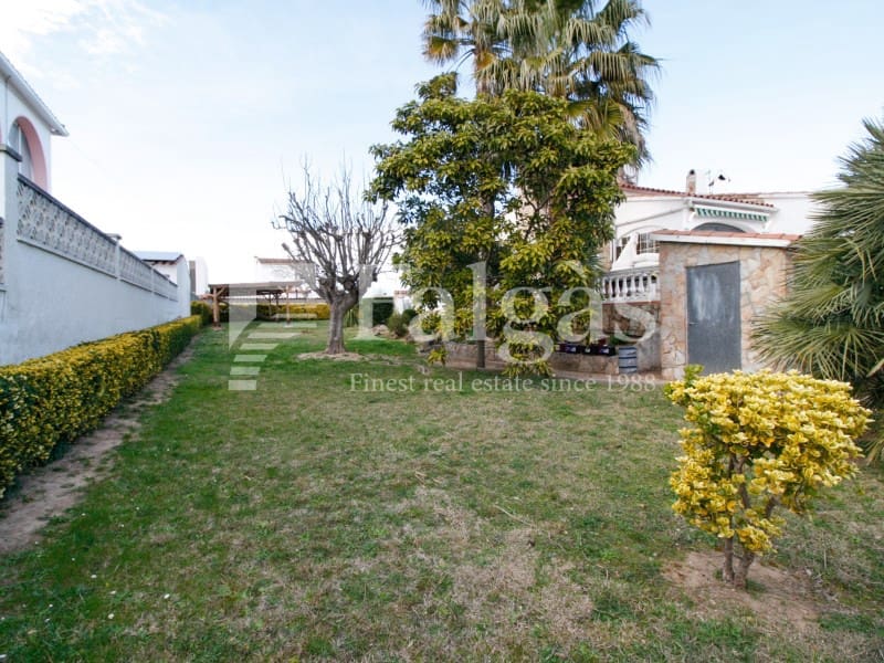 Chalet de 3 habitaciones en Empuriabrava en venta con piscina garaje - 1.390.000 € (Ref: 9809802)