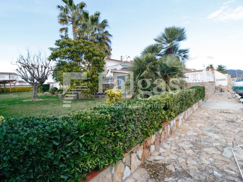 Chalet de 3 habitaciones en Empuriabrava en venta con piscina garaje - 1.390.000 € (Ref: 9809802)