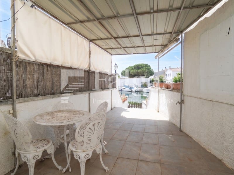 Casa de 4 habitaciones en Empuriabrava en venta - 450.000 € (Ref: 9849347)