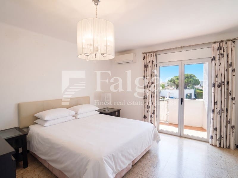 Casa de 4 habitaciones en Empuriabrava en venta - 450.000 € (Ref: 9849347)