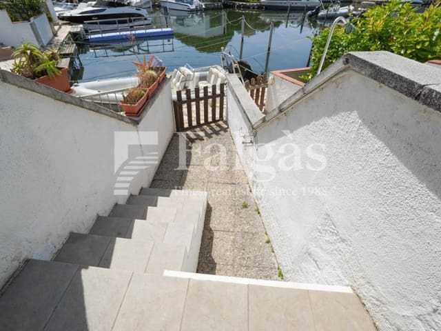 Casa de 4 habitaciones en Empuriabrava, Castelló d'Empúries en venta - 450.000 € (Ref: 9849347)