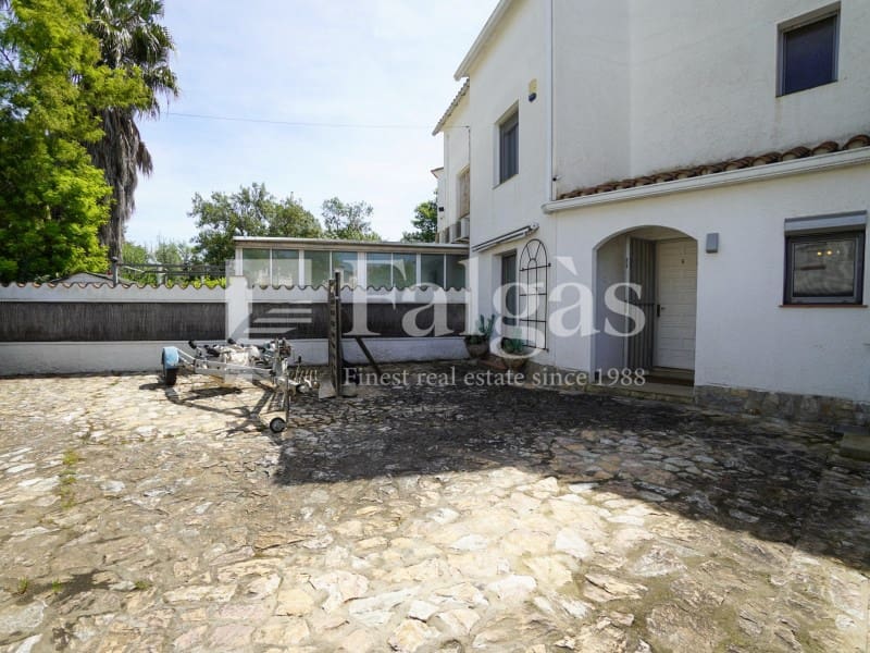 Casa de 4 habitaciones en Empuriabrava en venta - 450.000 € (Ref: 9849347)