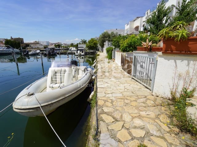 Casa de 4 habitaciones en Empuriabrava, Castelló d'Empúries en venta - 450.000 € (Ref: 9849347)