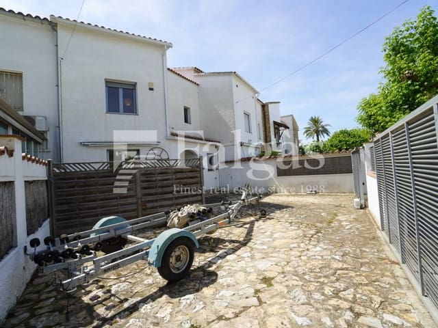 Casa de 4 habitaciones en Empuriabrava, Castelló d'Empúries en venta - 450.000 € (Ref: 9849347)
