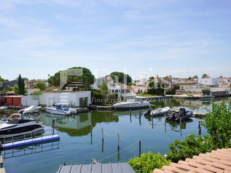 Casa de 4 habitaciones en Empuriabrava en venta - 450.000 € (Ref: 9849347)