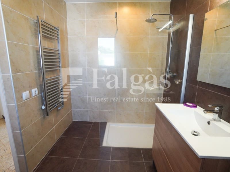 Casa de 4 habitaciones en Empuriabrava en venta - 450.000 € (Ref: 9849347)