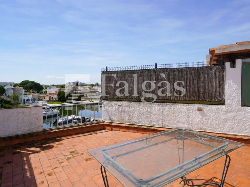 Casa de 4 habitaciones en Empuriabrava en venta - 450.000 € (Ref: 9849347)
