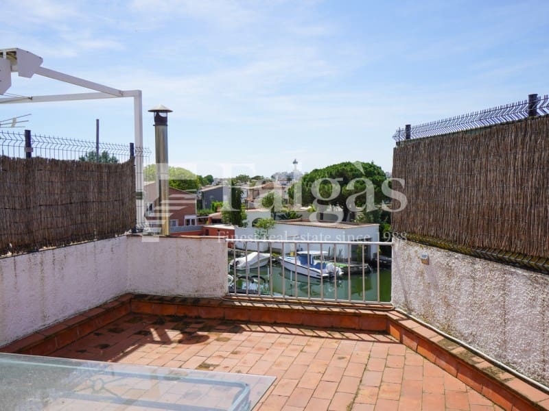 Casa de 4 habitaciones en Empuriabrava en venta - 450.000 € (Ref: 9849347)