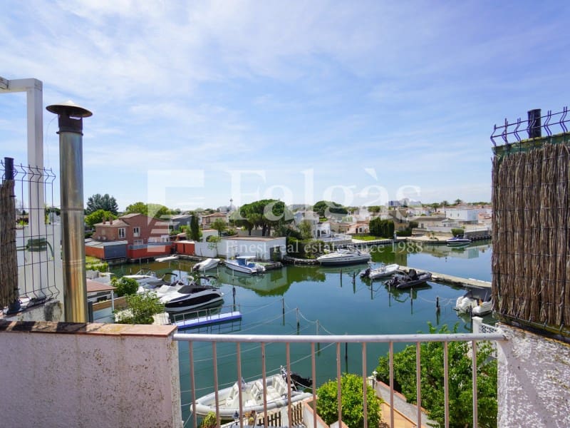Casa de 4 habitaciones en Empuriabrava en venta - 450.000 € (Ref: 9849347)