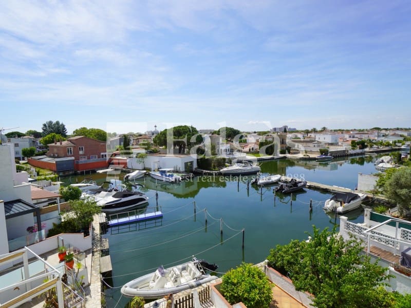 Casa de 4 habitaciones en Empuriabrava en venta - 450.000 € (Ref: 9849347)