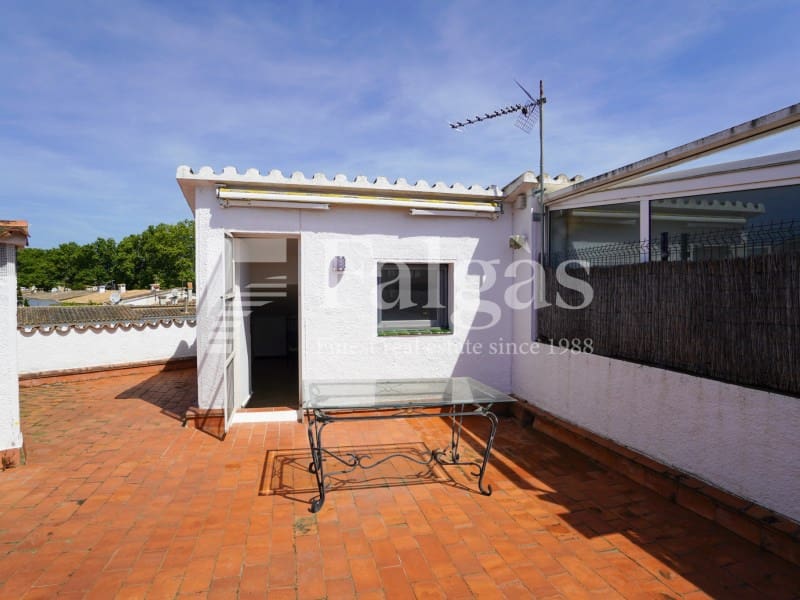 Casa de 4 habitaciones en Empuriabrava en venta - 450.000 € (Ref: 9849347)