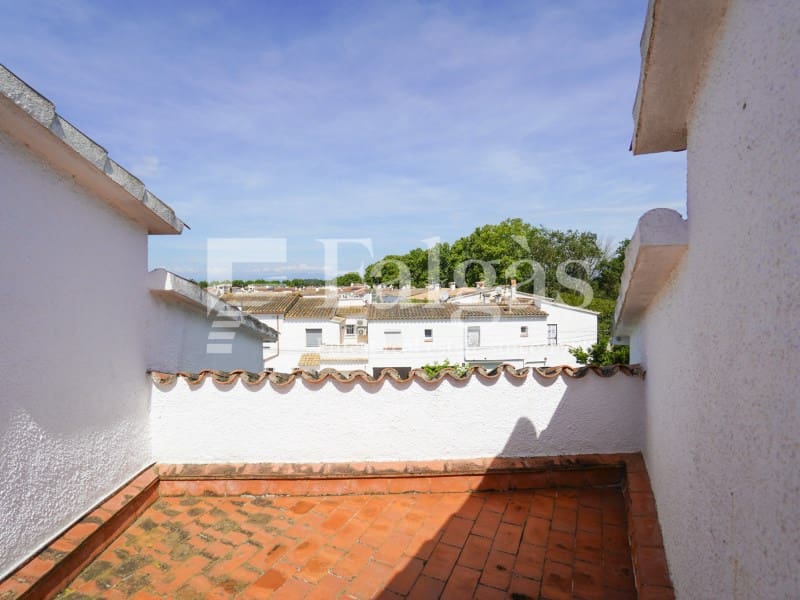 Casa de 4 habitaciones en Empuriabrava en venta - 450.000 € (Ref: 9849347)