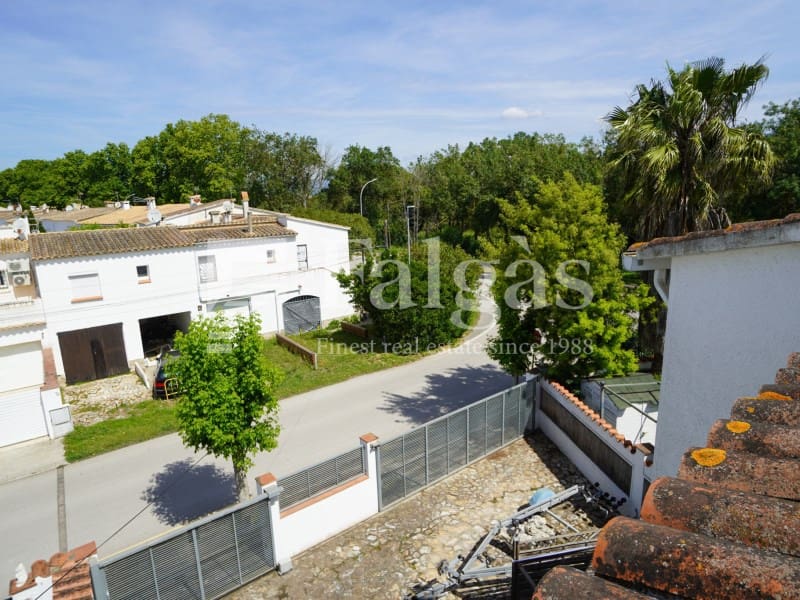 Casa de 4 habitaciones en Empuriabrava en venta - 450.000 € (Ref: 9849347)