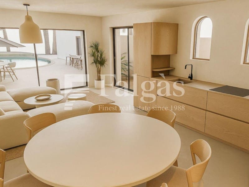 4 bedroom Villa for sale in Empuriabrava with garage - € 1,890,000 (Ref: 9873133)