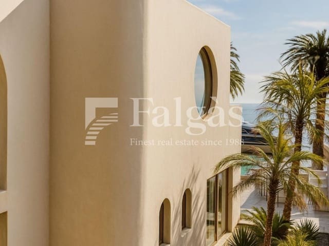 4 bedroom Villa for sale in Empuriabrava, Castelló d'Empúries with garage - € 1,890,000 (Ref: 9873133)