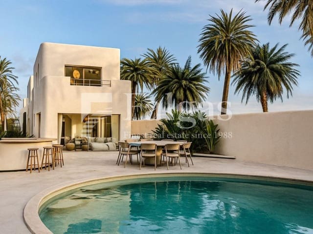 4 bedroom Villa for sale in Empuriabrava, Castelló d'Empúries with garage - € 1,890,000 (Ref: 9873133)