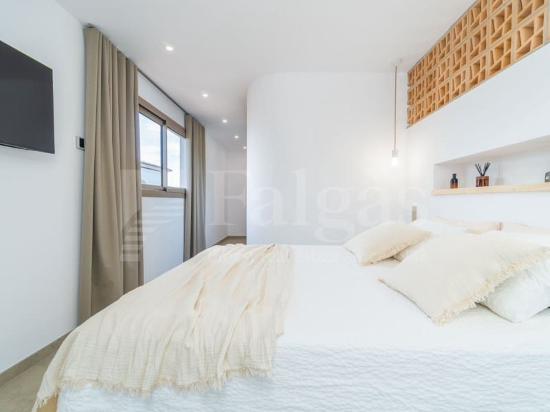 4 sovrum Villa till salu i Empuriabrava med pool garage - 1 890 000 € (Ref: 9873133)